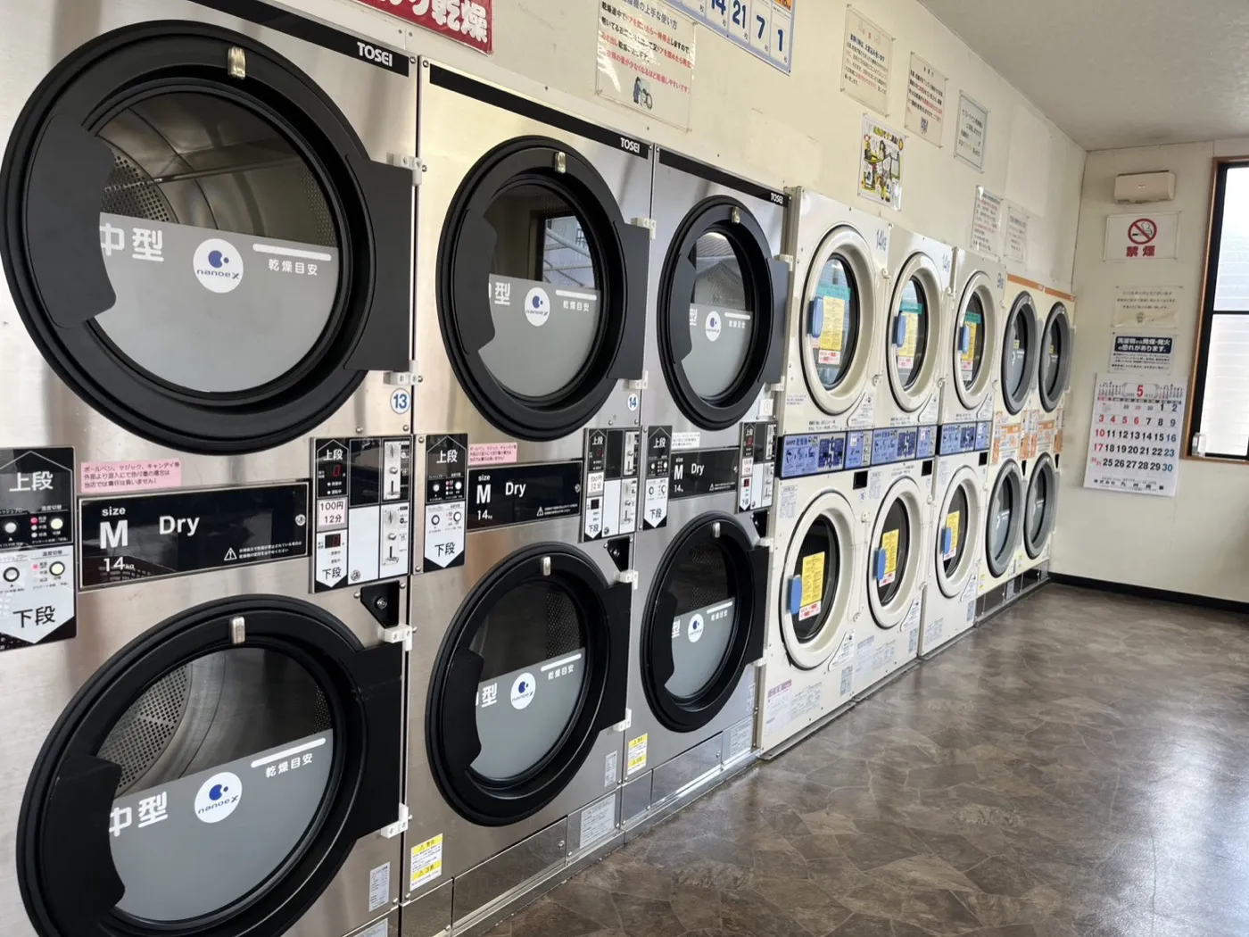 ナノイーX搭載の乾燥機がずらりと並ぶ清潔な店内